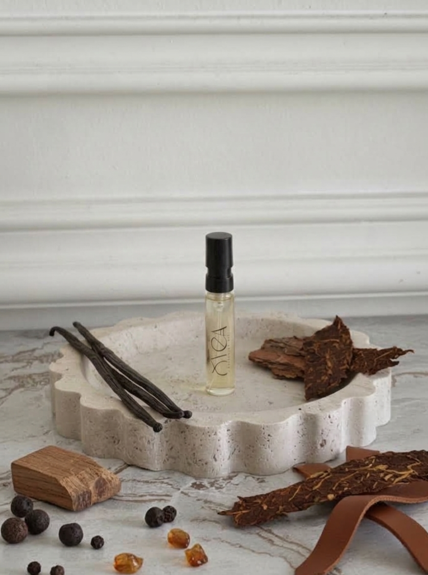OYEA Essence 2ml luxury-inspired oil-based perfume sample vial.