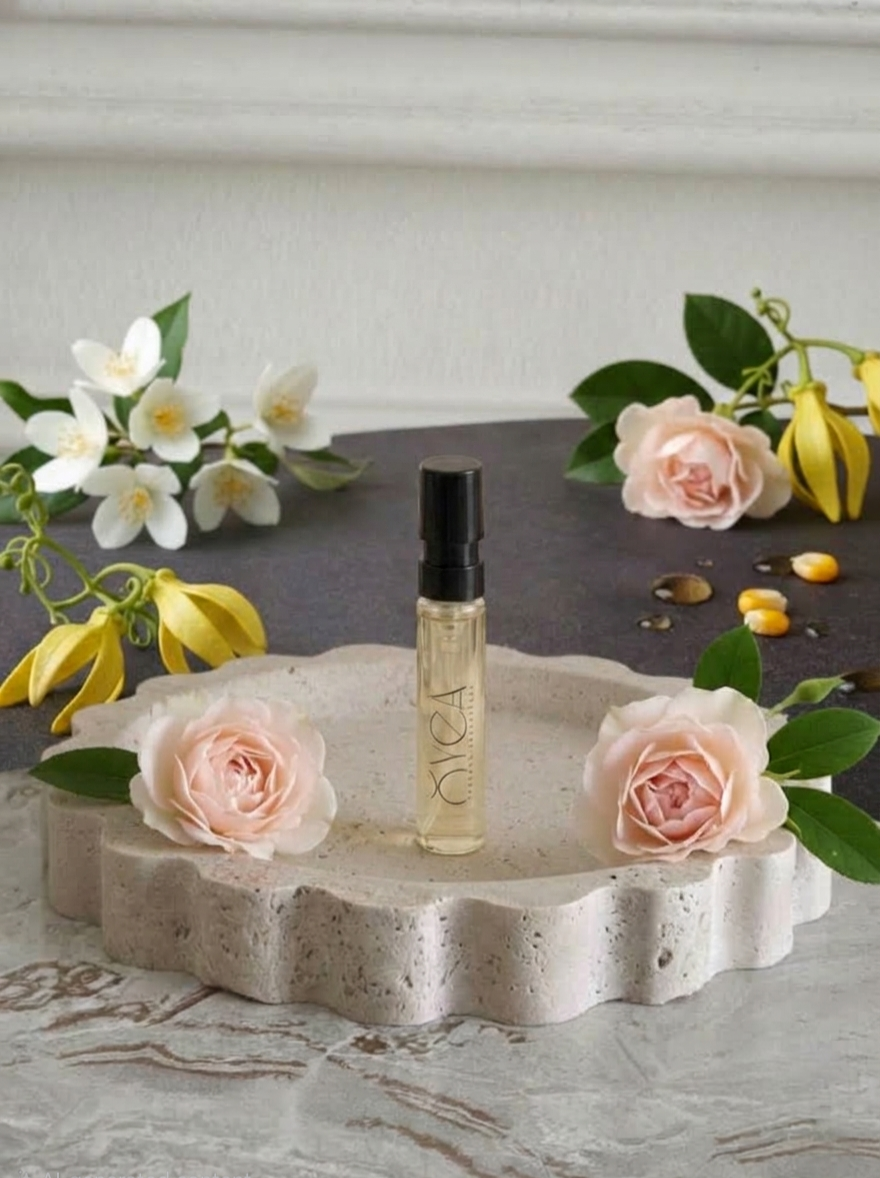 OYEA Essence 2ml luxury-inspired oil-based perfume sample vial.