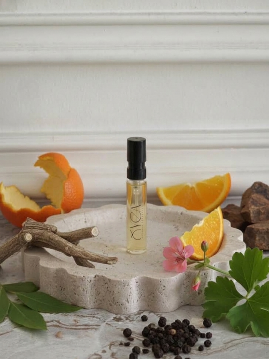 OYEA Essence 2ml luxury-inspired oil-based perfume sample vial.