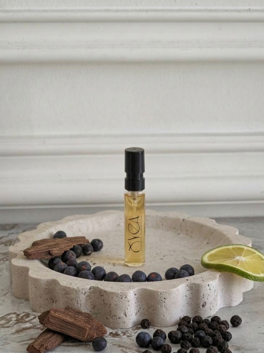 OYEA Essence 2ml luxury-inspired oil-based perfume sample vial.