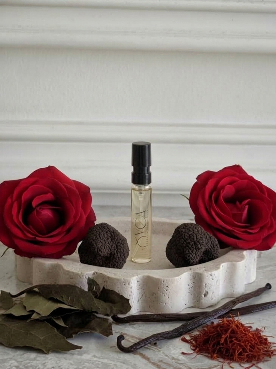 OYEA Essence 2ml luxury-inspired oil-based perfume sample vial.