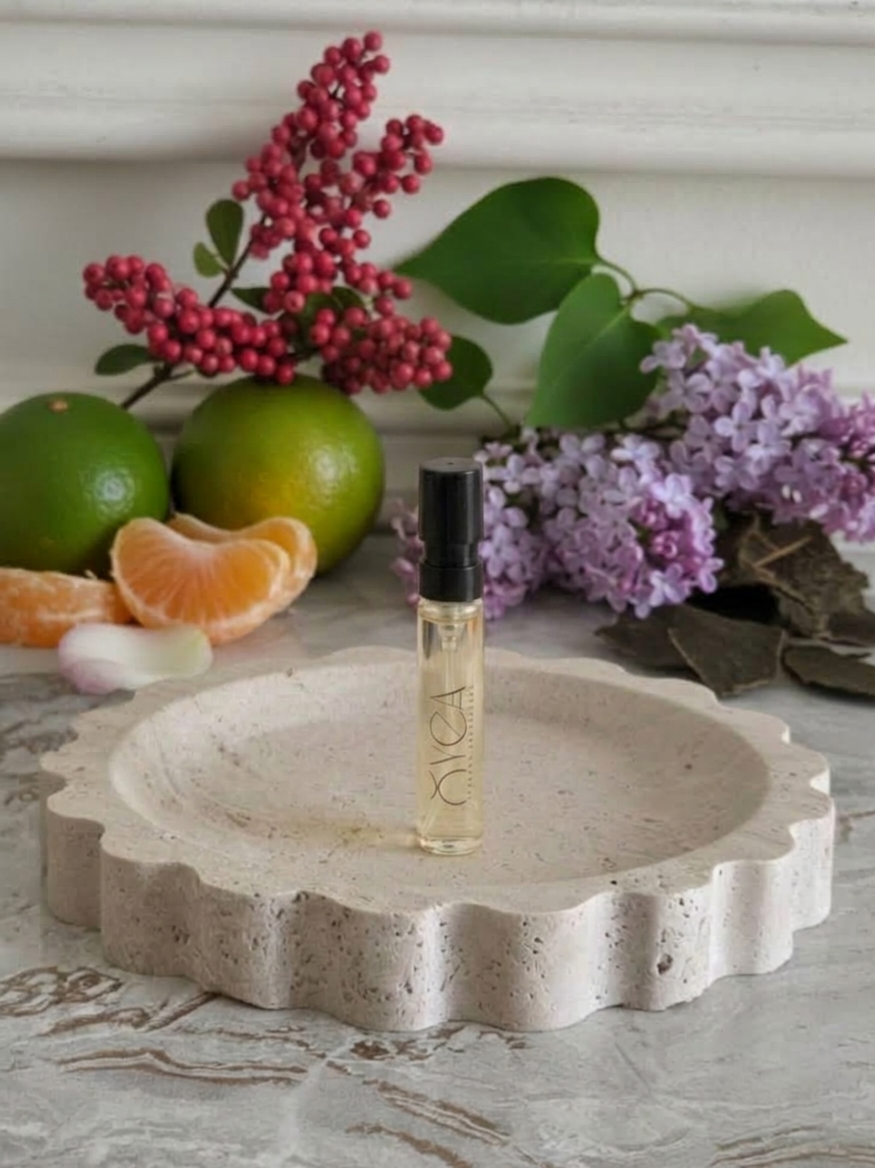 OYEA Essence 2ml luxury-inspired oil-based perfume sample vial.