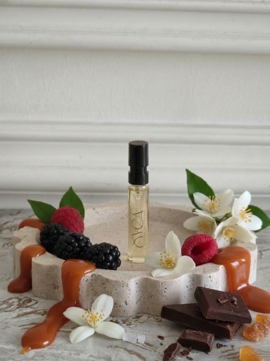 OYEA Essence 2ml luxury-inspired oil-based perfume sample vial.