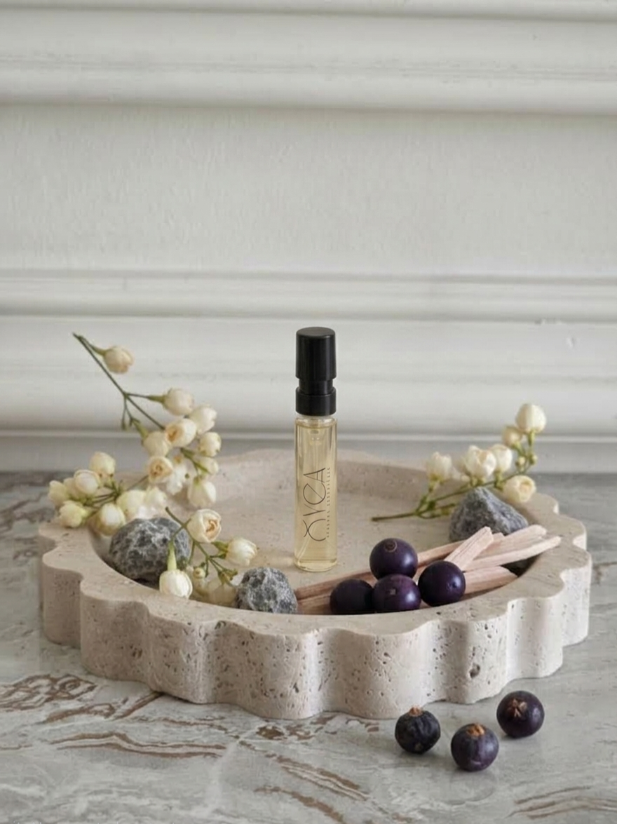 OYEA Essence 2ml luxury-inspired oil-based perfume sample vial.