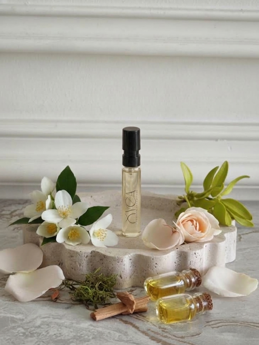 OYEA Essence 2ml luxury-inspired oil-based perfume sample vial.