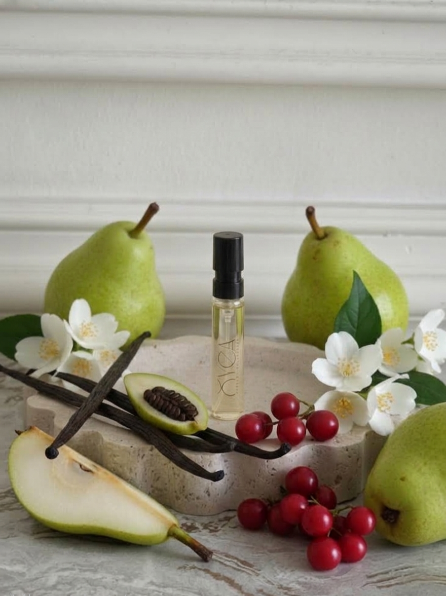 OYEA Essence 2ml luxury-inspired oil-based perfume sample vial.