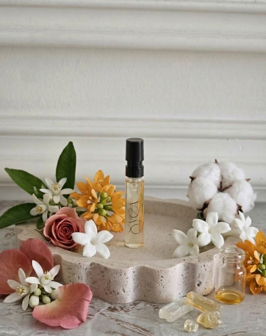OYEA Essence 2ml luxury-inspired oil-based perfume sample vial.