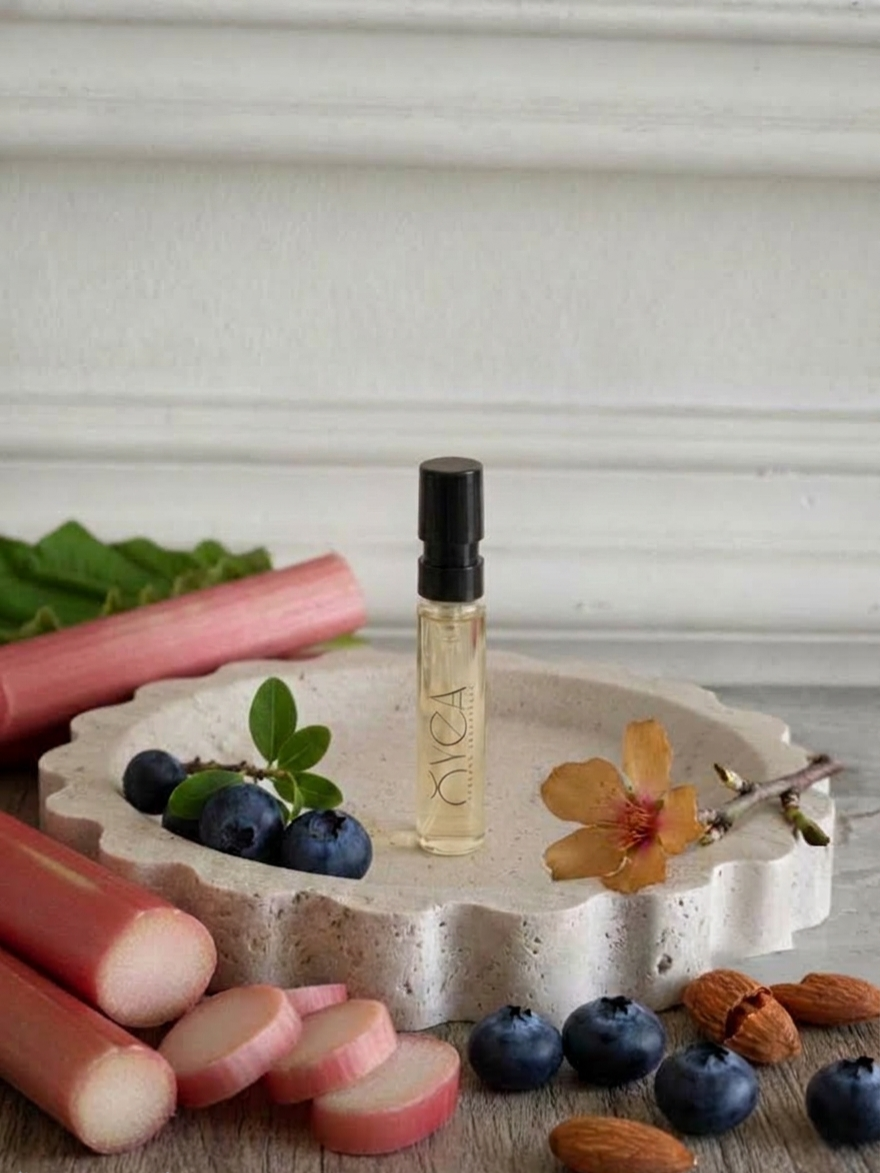 OYEA Essence 2ml luxury-inspired oil-based perfume sample vial.