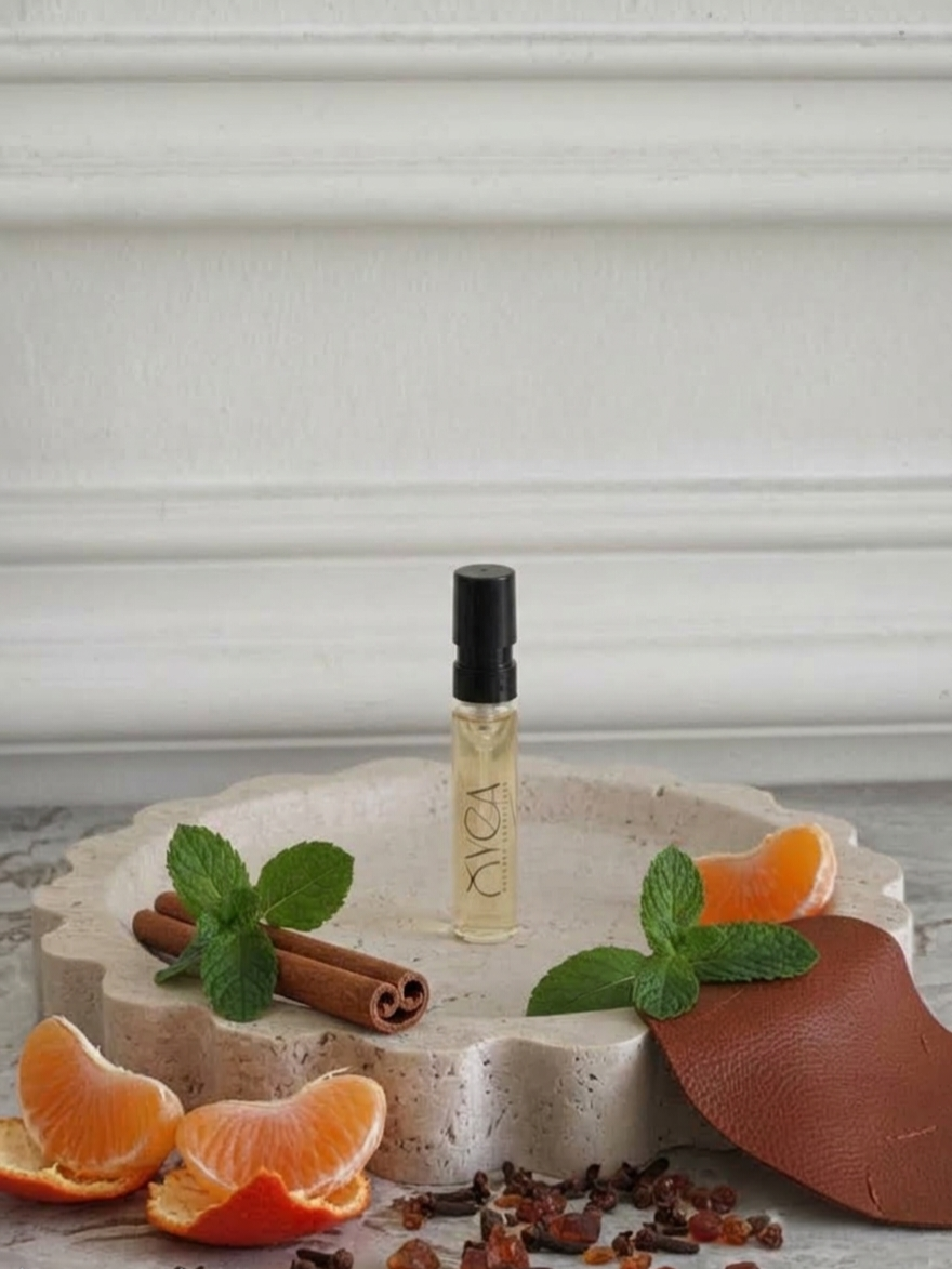 OYEA Essence 2ml luxury-inspired oil-based perfume sample vial.