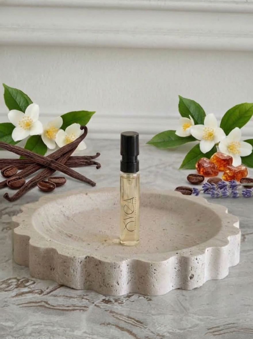 OYEA Essence 2ml luxury-inspired oil-based perfume sample vial.