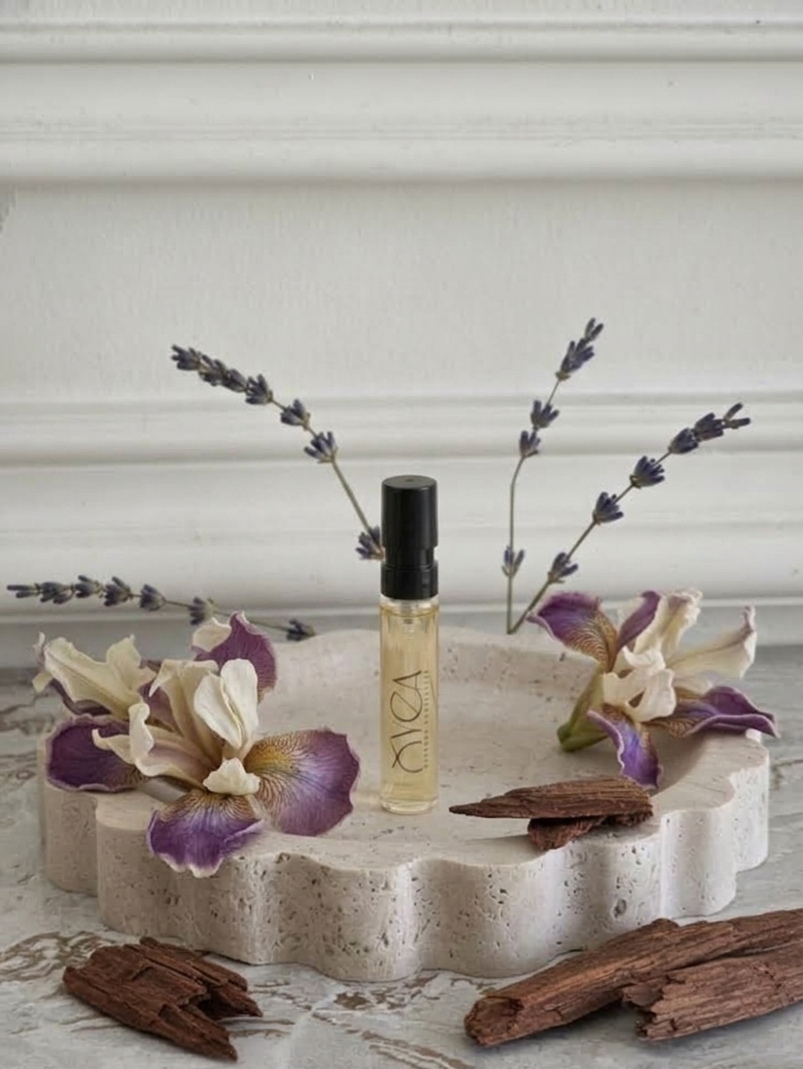 OYEA Essence 2ml luxury-inspired oil-based perfume sample vial.