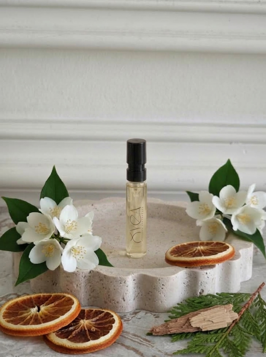 OYEA Essence 2ml luxury-inspired oil-based perfume sample vial.
