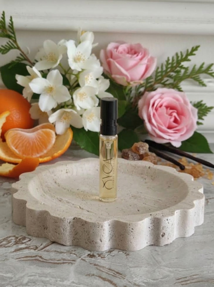 OYEA Essence 2ml luxury-inspired oil-based perfume sample vial.