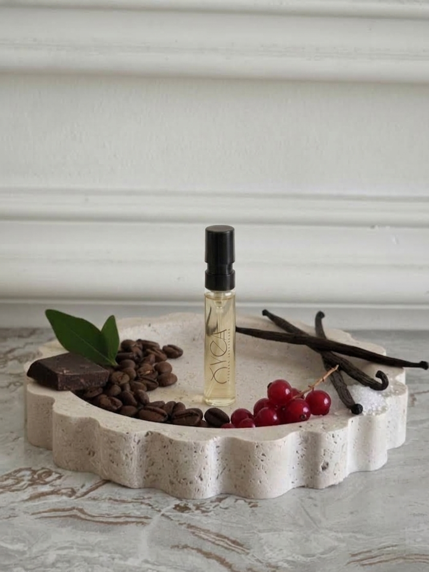 OYEA Essence 2ml luxury-inspired oil-based perfume sample vial.