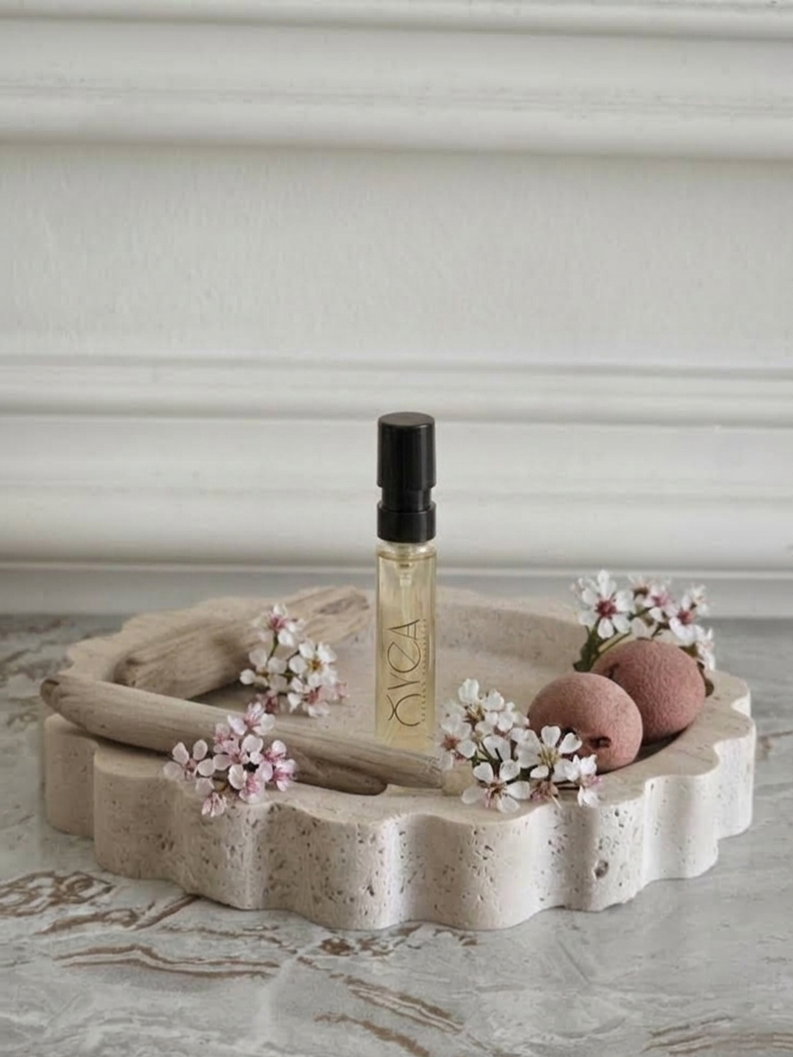 OYEA Essence 2ml luxury-inspired oil-based perfume sample vial.